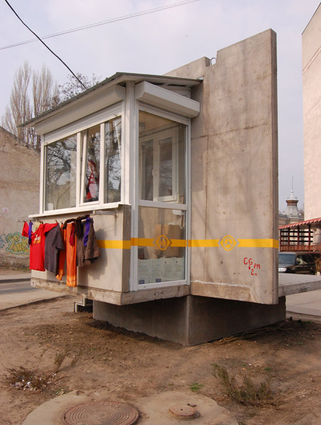 The Flat Space / Apartamentul Deschis